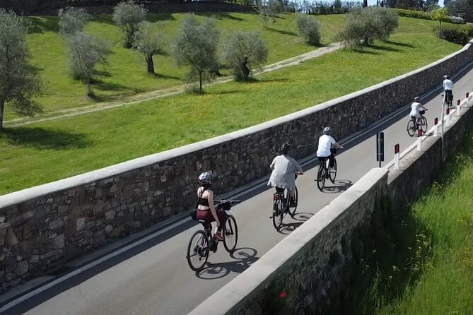 2-Day E-Bike Tuscany Tour with Meals, Wineries, and Farmstay - Leaving Florence for the Mura di San Casciano