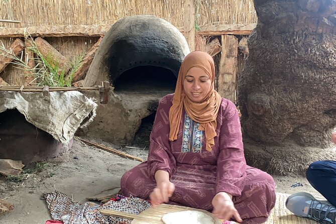 A day like a farmer in Dahsure countryside with locals - The palm-leaf craft workshop
