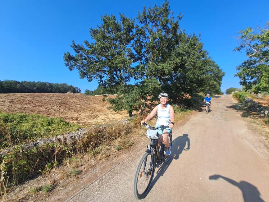 Alberobello: Guided e-bike tour + donkey farm visit - What the guide adds to the ride