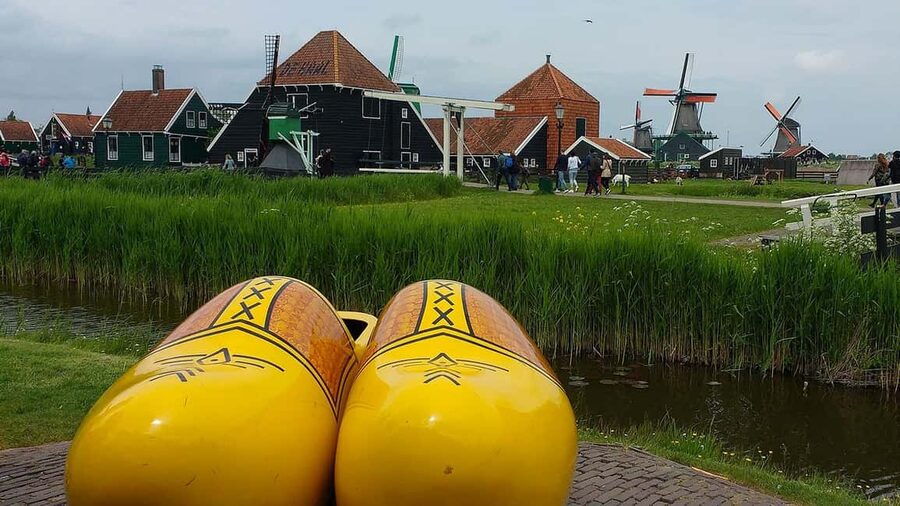 Amsterdam: Experience Zaanse Schans Windmills & Cheese Farm - Cheese tasting and the Henri Willig shop