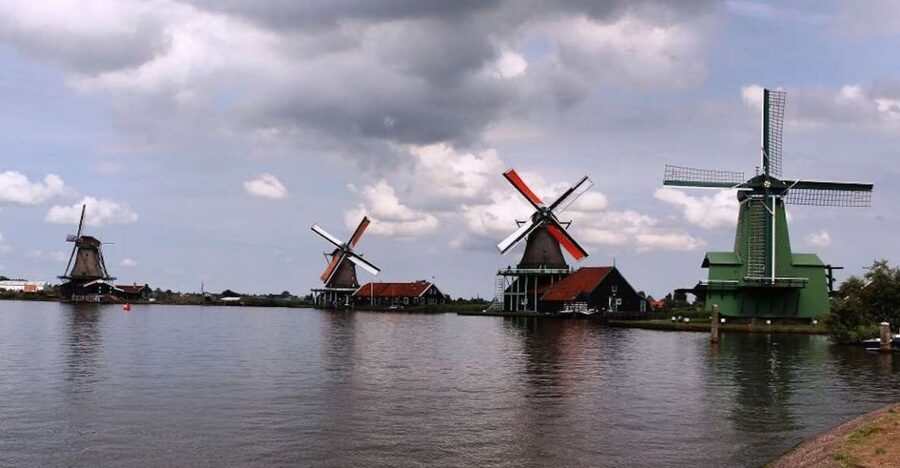 Amsterdam: Volendam, Windmill, and Cheese Farm Private Tour - Zaanse Schans: windmills with a job to do