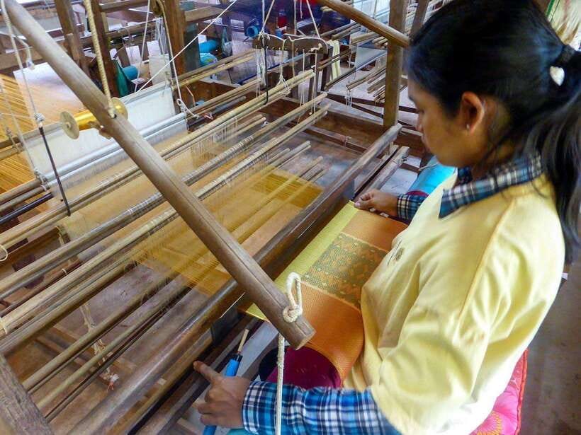 Angkor Silk Farm & Lotus Silk Farm: Siem Reap Discovery Tour - Tea, biscuits, and optional craft activities