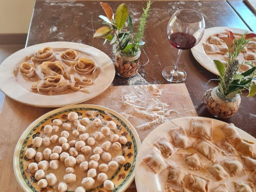 Arezzo: pasta e tiramisù cooking class organic Tuscan farm - Arriving at Farmhouse Le Ceregne Bio