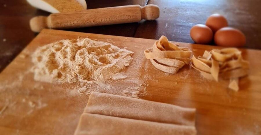 Arezzo: pasta e tiramisù cooking class organic Tuscan farm - Three pastas in one three-hour lesson