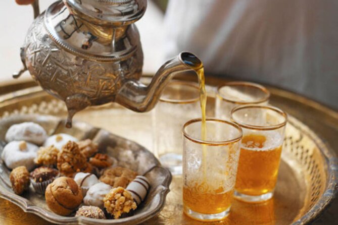 Authentic Moroccan Cooking Class in a Farm in Marrakech - Eating lunch under the trees