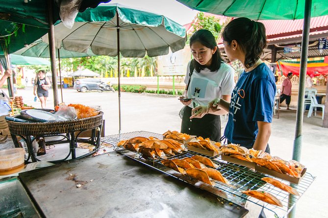 Bangkok Floating Market & Boat Ride to an Orchid Farm - Wat Saphan adds a welcome change of pace