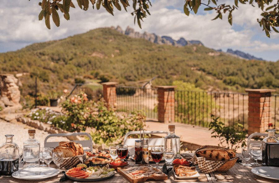 Barcelona: Montserrat Visit & Lunch at Farmhouse Small Group - Why Montserrat makes such a good Barcelona day trip