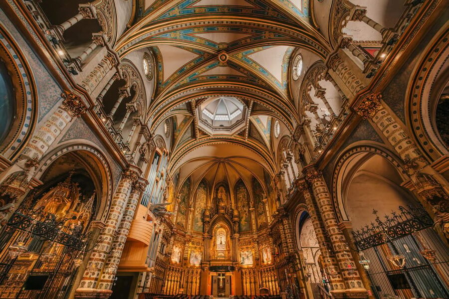 Barcelona: Montserrat Visit & Lunch at Farmhouse Small Group - Inside the Benedictine abbey