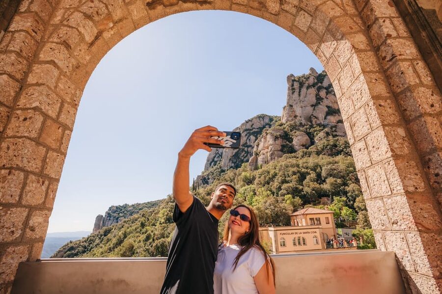 Barcelona: Montserrat Visit & Lunch at Farmhouse Small Group - The 65-minute free period at Montserrat