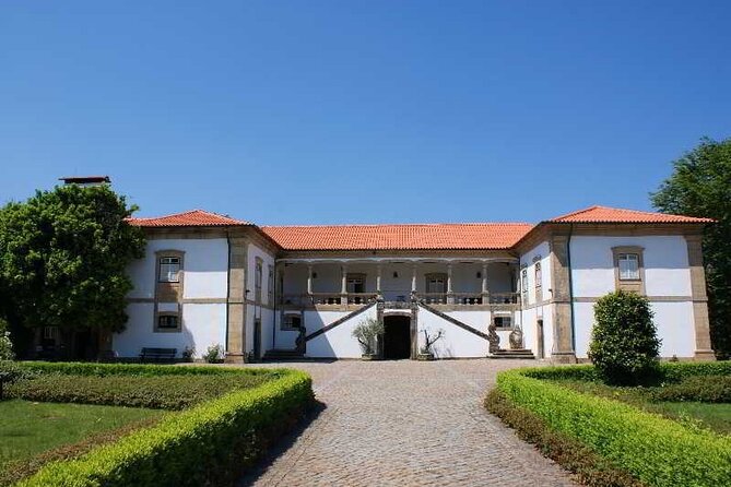 Braga/Guimarães: 1 Day with Lunch + farm and wine tasting - Braga Cathedral and Portugal’s early kings