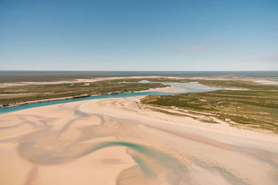 Broome: Helicopter Flight and Willie Creek Pearl Farm Tour - Morning tea with Aboriginal damper