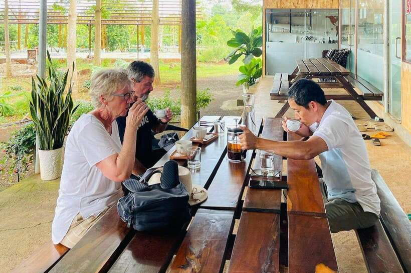 Buon Ma Thuot: Bean to Brew Coffee Farm Tour with Tasting - Walking through the coffee garden