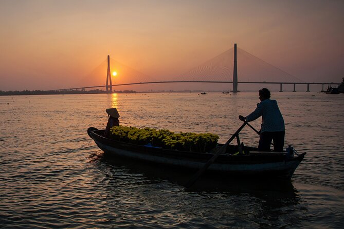Cai Rang floating market, see sunrise, CaCao orchard, small canal - Why an early boat ride makes Cai Rang special