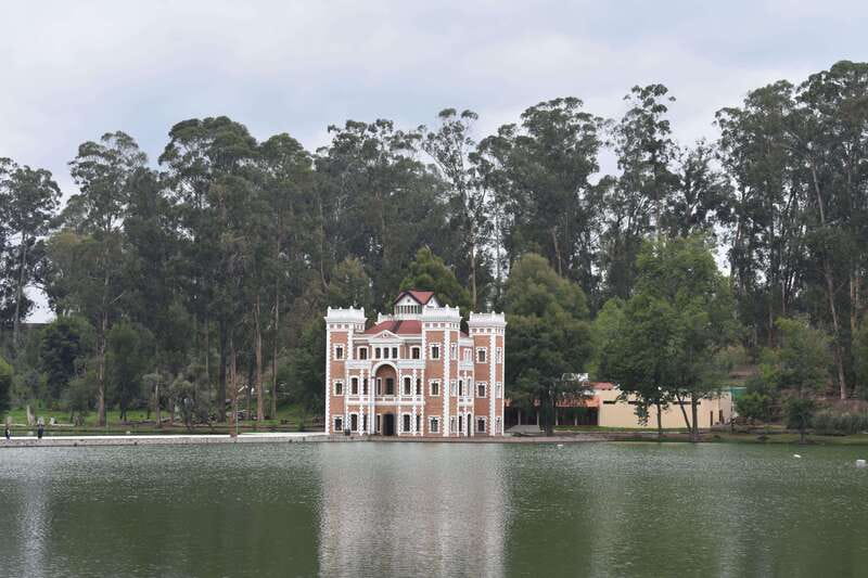 Chautla's Castle, Lavender Farm, and Valquirico Private Tour - Lavender coffee and sponge cake
