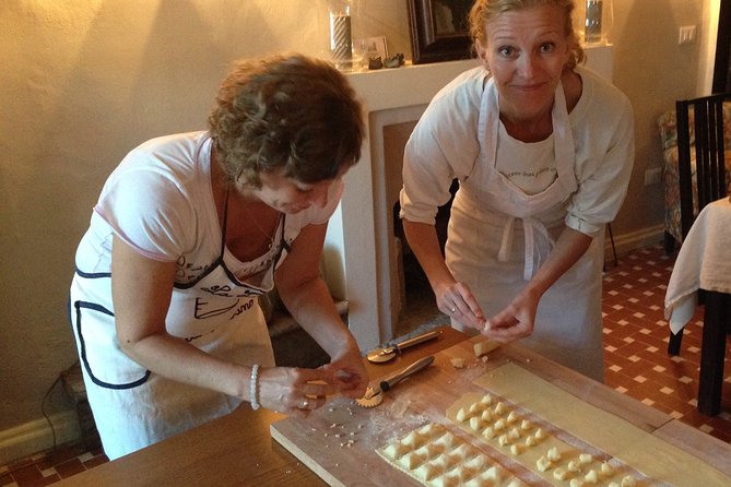 Cheese Tasting, Cooking Class & Farm-to-Table Activity in Tuscany - A farm visit before the cooking begins