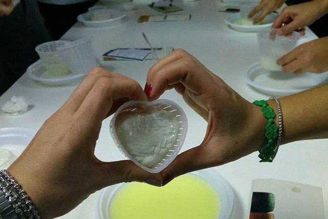 Cheesemaker for a day & visit to the dairy - The hands-on workshop: becoming a cheesemaker for a day