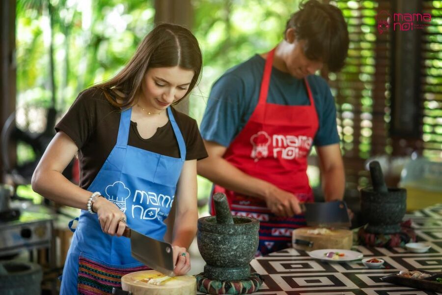Chiang Mai: Cooking Class with Organic Farm at Mama Noi - Timing, heat, and practical comfort