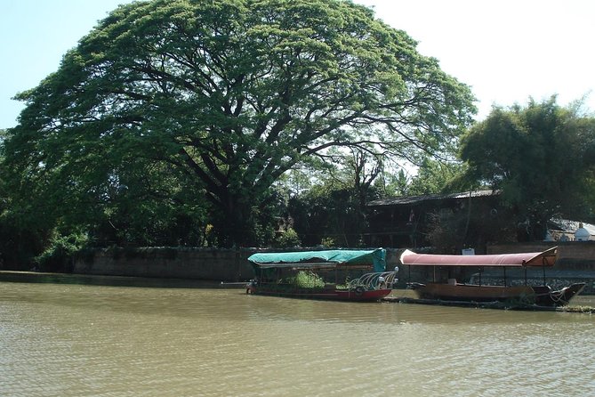 Chiang Mai Farm Life & Khao Soy Tasting on a Half-Day Boat Tour - Arriving at a city farmhouse