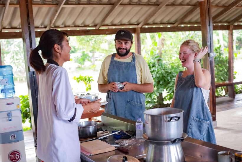 Chiang Mai: HALF-DAY COOKING COURSE at a Thai Cooking Farm - From Chiang Mai hotel pickup to the local market