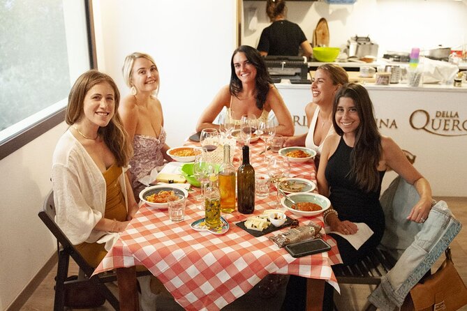 Cinta Senese tour with tasting dinner on the farm - Meeting the Cinta Senese pigs near Montepulciano