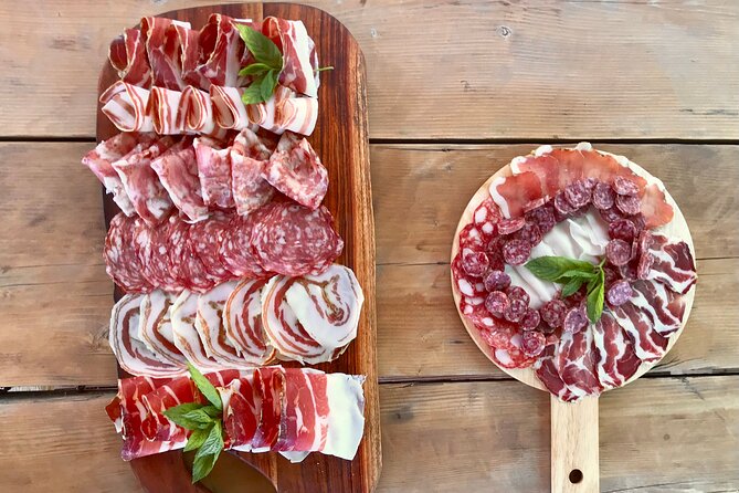 Cinta Senese tour with tasting dinner on the farm - What arrives on the Tuscan cutting board