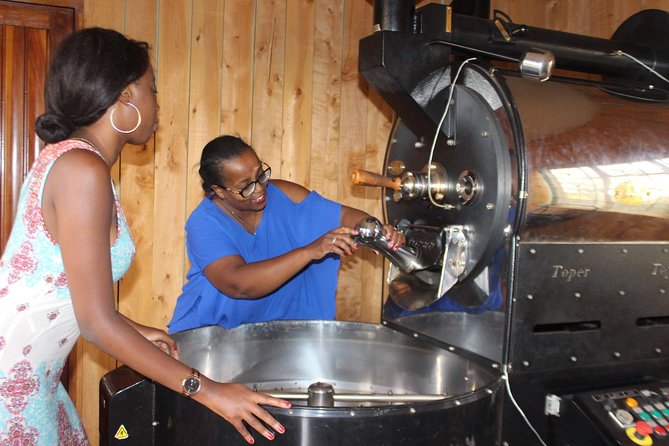 Coffee farm tour, coffee roasting and tasting experience - Why the roasting session is the heart of the visit