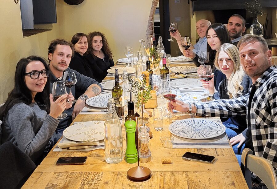 Communal dinner in an ancient Tuscan farmhouse - What communal dining is really like