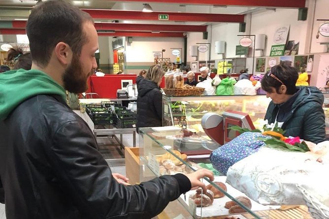 Como Food Tour and the Farmers Market - The farmers market on three days each week