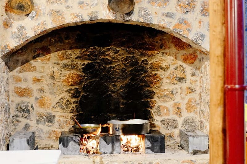 Crete: Olive Oil Festival, Farm Dinner, Live Show & Pickup - Raki and the ritual of pouring