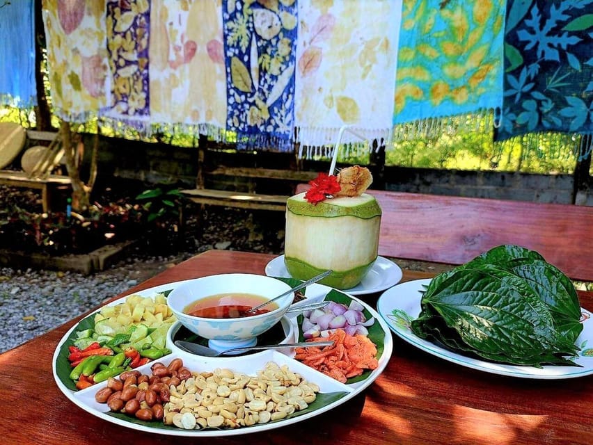 Cultural immersion: Thai cooking, rice farming, eco printing - Starting at the Nakhon Nayok Fresh Market
