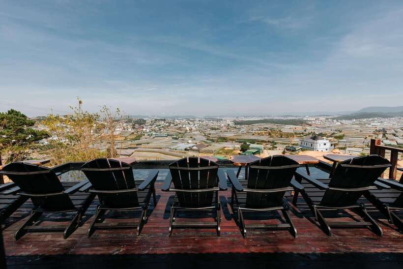 Da Lat: Sunrise Panorama, Green Tea Hill and Strawberry Farm - Seeing persimmons made with Japanese technology