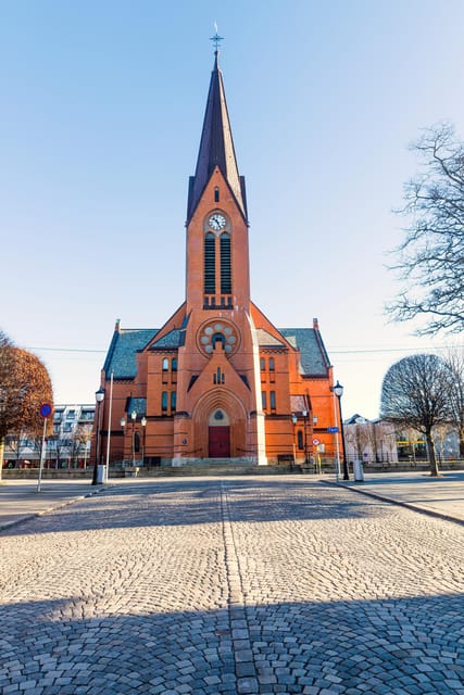 Discover Haugesund and visit a local mountain farmer - Should you book the Kringsjå farm tour?
