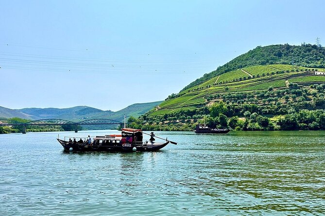 Douro Valley Private Tour: 2 Farms, Lunch & Boat Trip - A two-hour farm lunch in Sabrosa