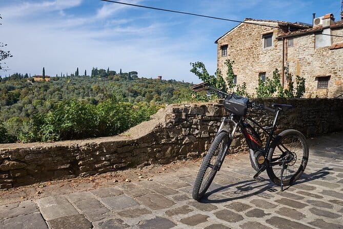 E-bike Chianti Classico & Tuscany tour with Wine & Lunch at Farm - Villa di Bellosguardo and the first city views