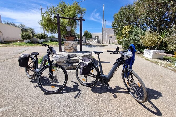 E-bike tour Martina Franca e Locorotondo and visit a dairy - A 90-minute ride through the Itria Valley