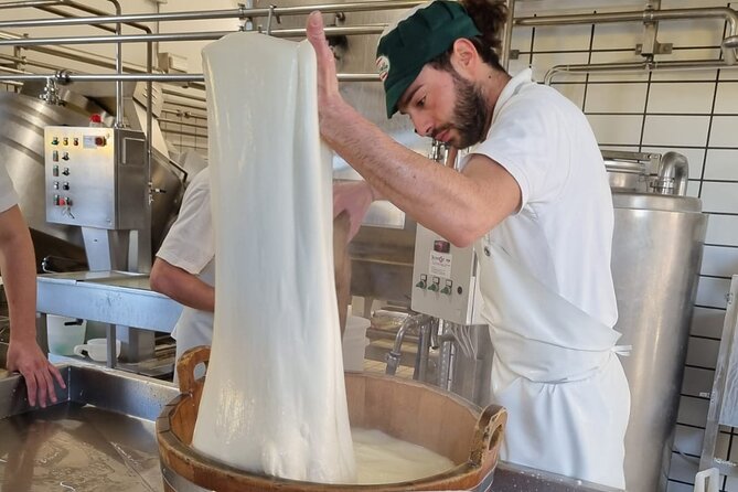 E-bike tour Martina Franca e Locorotondo and visit a dairy - What the price really includes