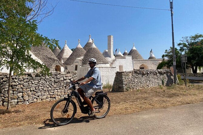 E-bike tour Martina Franca e Locorotondo and visit a dairy - Who will enjoy this half-day ride