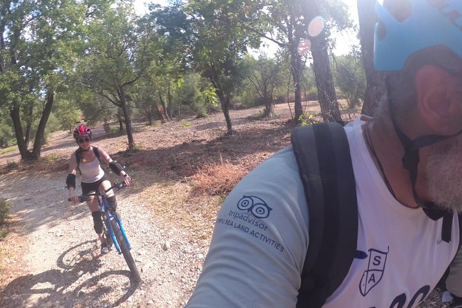e-MTB Tour - Durrells Farm & Crab Lake [30Km - 18Mi] - What the private format is really worth