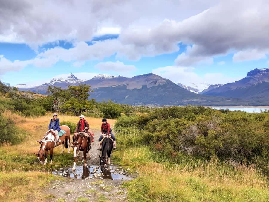 El Calafate: Nibepo Aike Ranch with Horseback Riding - Walking through a working Patagonian estancia