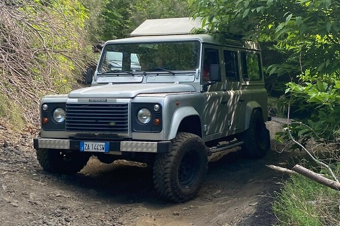 Etna private tour in 4x4 & Sicilian food farm experience - Entering Grotta dei Tre Livelli
