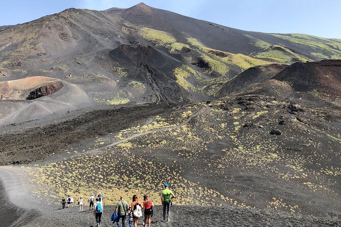 Etna private tour in 4x4 & Sicilian food farm experience - The guides shape the day