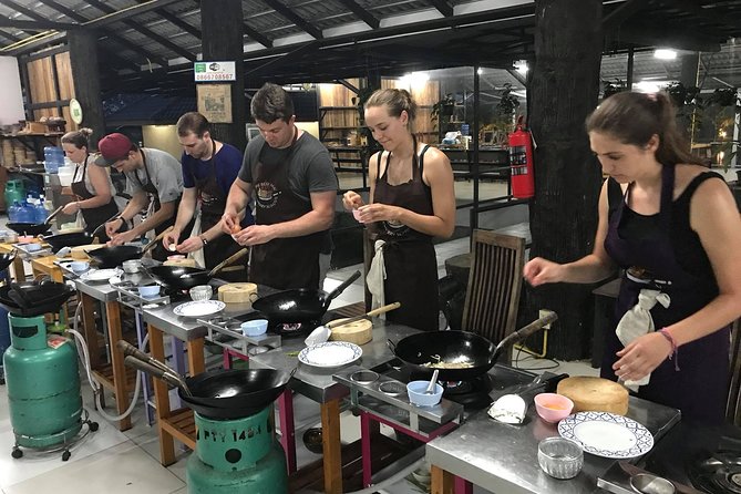 Evening Cooking Class in Organic Farm with Local Market Tour - From Chiang Mai hotel to Somphet Market