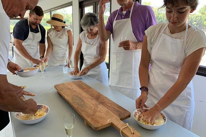 Farm-to-Table Experience: Olive Oil, Garden Tour & Nonna’s Lunch - Mozzarella and the changing pizza plan