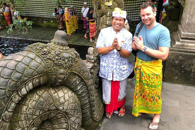 Farmer market, waterfalls, holy spring - All Inclusive - Kanto Lampo Waterfall means getting into the water