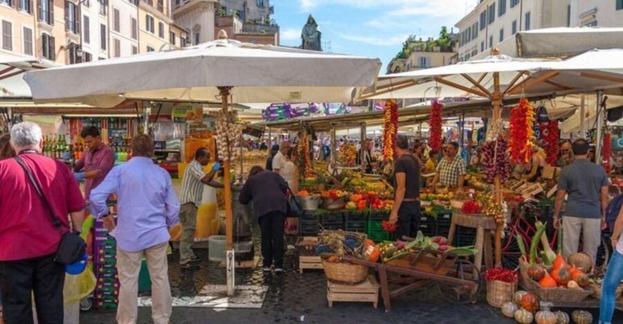 Farmers Market Shopping and Roman Full Course Class - SHARED - Starting at Campo de Fiori with a market basket