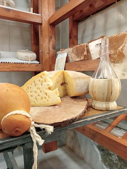 Florence: The secret of wine, cheese and olive oil at a farm - Fattoria Palaia and Its Hilltop Setting