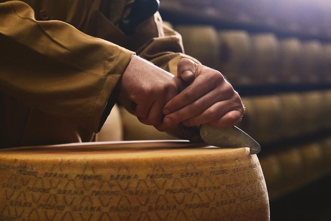 From Parma: Parmigiano Reggiano Farm Tour & Tasting with Transfer - A tasting with balsamic vinegar and sparkling wine