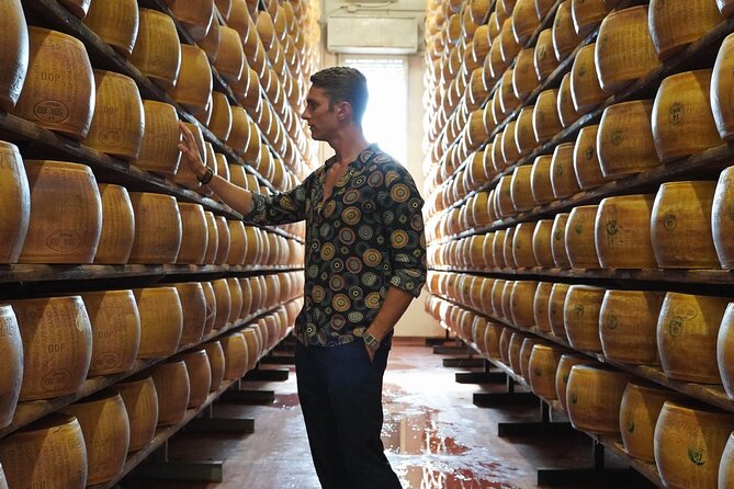From Parma: Parmigiano Reggiano Farm Tour & Tasting with Transfer - Meeting at the NH Parma at 8:30 am