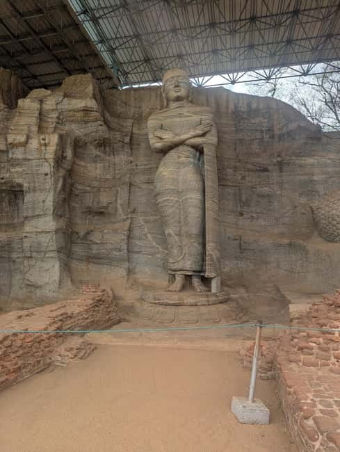 From Sigiriya:Polonnaruwa Day Tour with Farmers lunch - Royal Palace: begin with the scale of Polonnaruwa