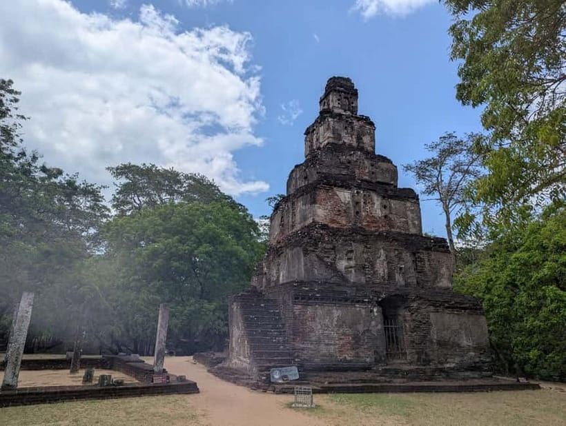 From Sigiriya:Polonnaruwa Day Tour with Farmers lunch - Polonnaruwa Vatadage and Nissanka Latha Mandapaya